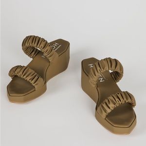 Hozen Phorna Scrunchie Flatform • Toffee | IB x HOZEN Sz 7 SOLD OUT